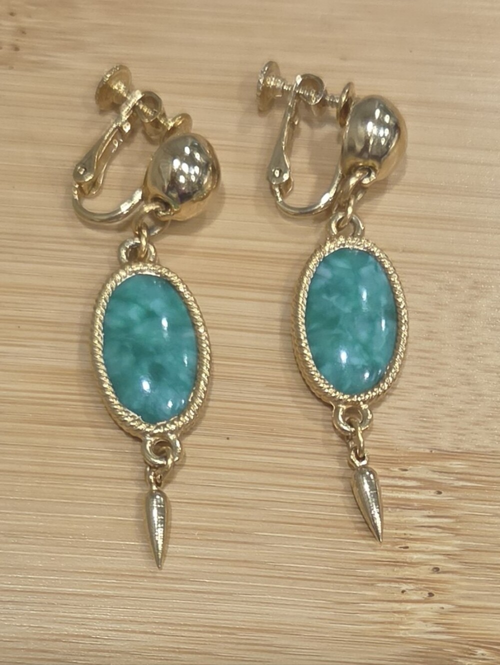 Vintage NAPIER Gold-tone Jade Colored Oval Drop Clip-On Earrings